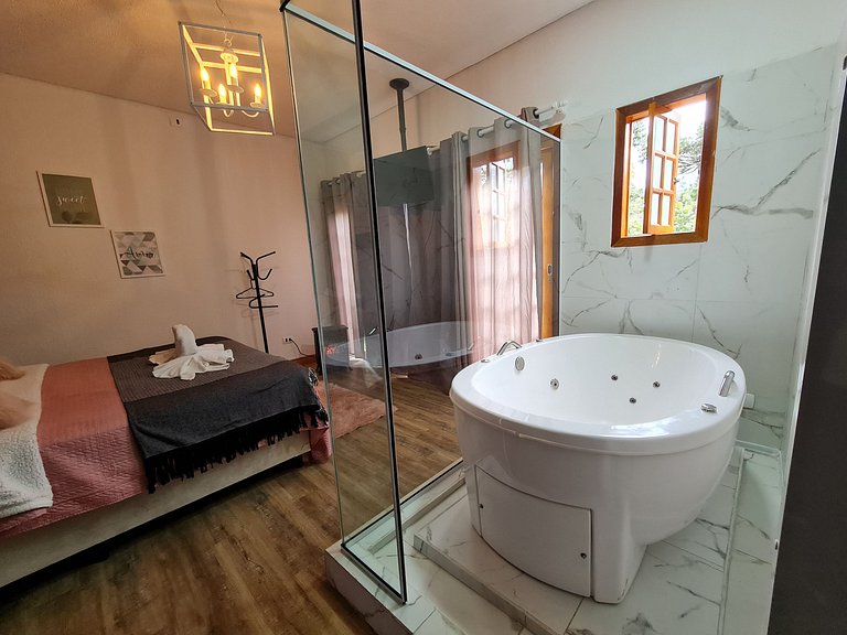 Suíte Bela Vista com hidromassagem, lareira elétrica e deck