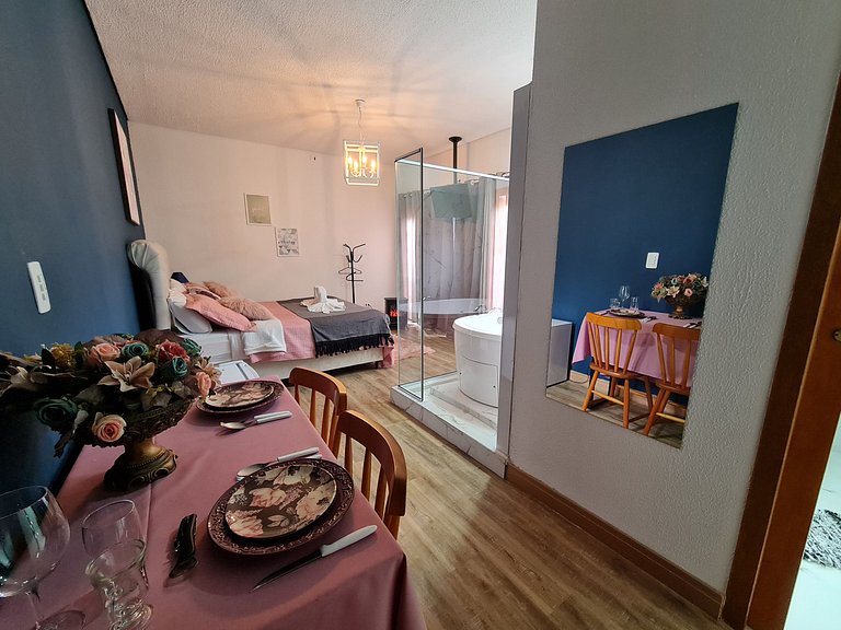 Suíte Bela Vista com hidromassagem, lareira elétrica e deck