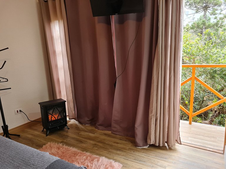 Suíte Bela Vista com hidromassagem, lareira elétrica e deck