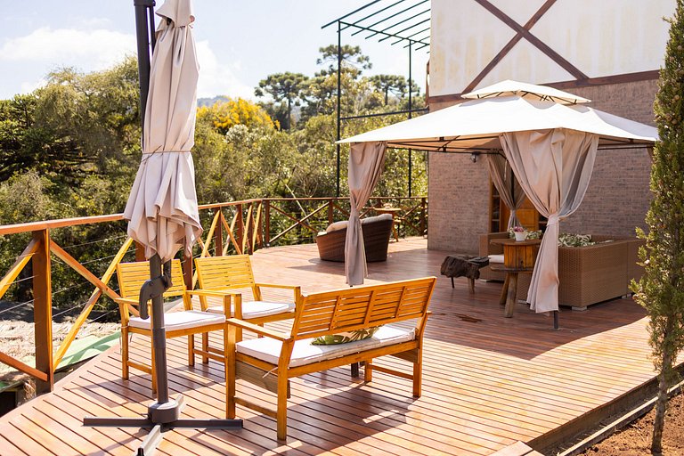 Suíte Bela Vista com hidromassagem, lareira elétrica e deck