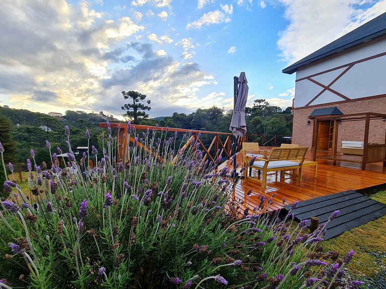 Suíte Bela Vista com hidromassagem, lareira elétrica e deck