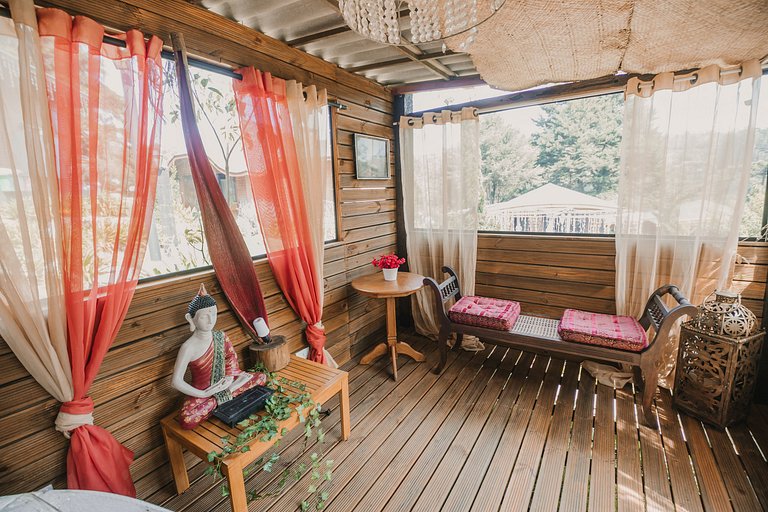 Suíte Bela Vista com hidromassagem, lareira elétrica e deck
