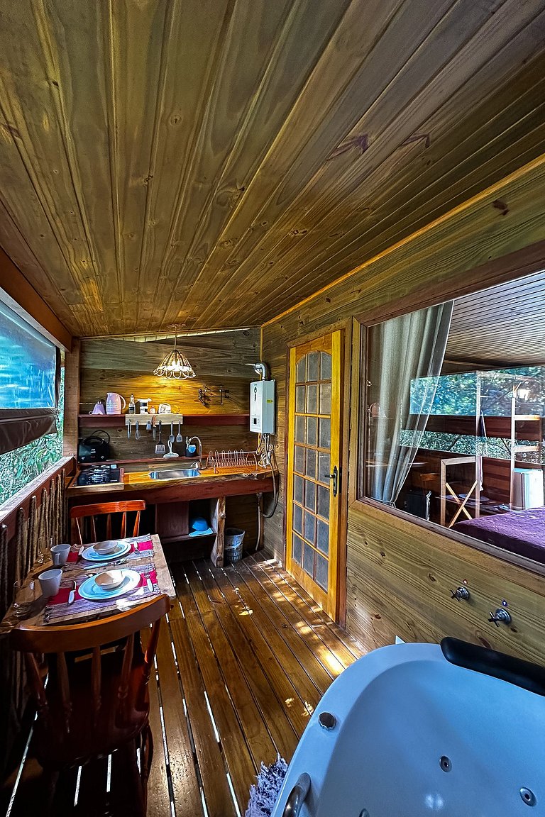 Cabana com hidromassagem no deck e linda vista para mata | T