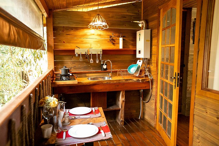 Cabana com hidromassagem no deck e linda vista para mata | T