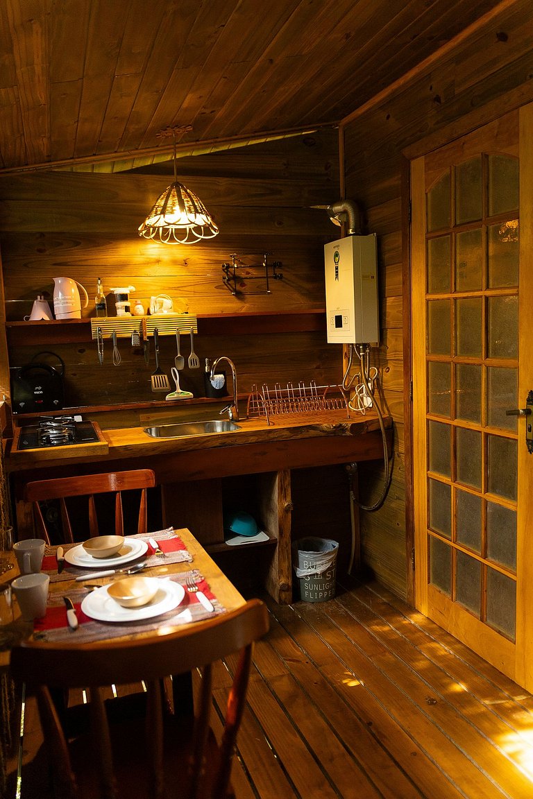 Cabana com hidromassagem no deck e linda vista para mata | T