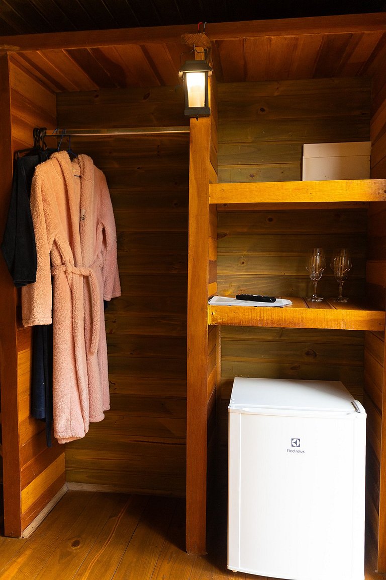 Cabana com hidromassagem no deck e linda vista para mata | T