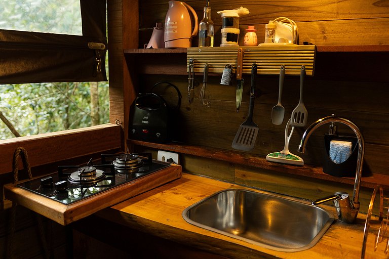 Cabana com hidromassagem no deck e linda vista para mata | T