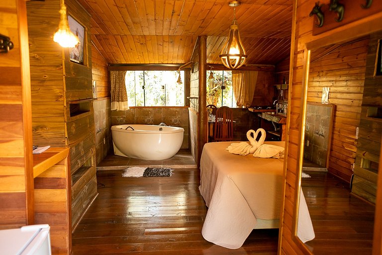 Cabana com hidromassagem interna e linda vista para mata | T