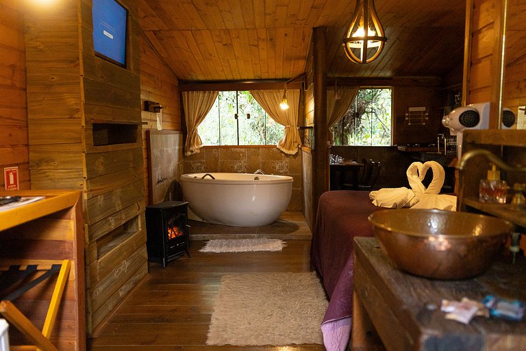 Cabana com hidromassagem interna e linda vista para mata | T