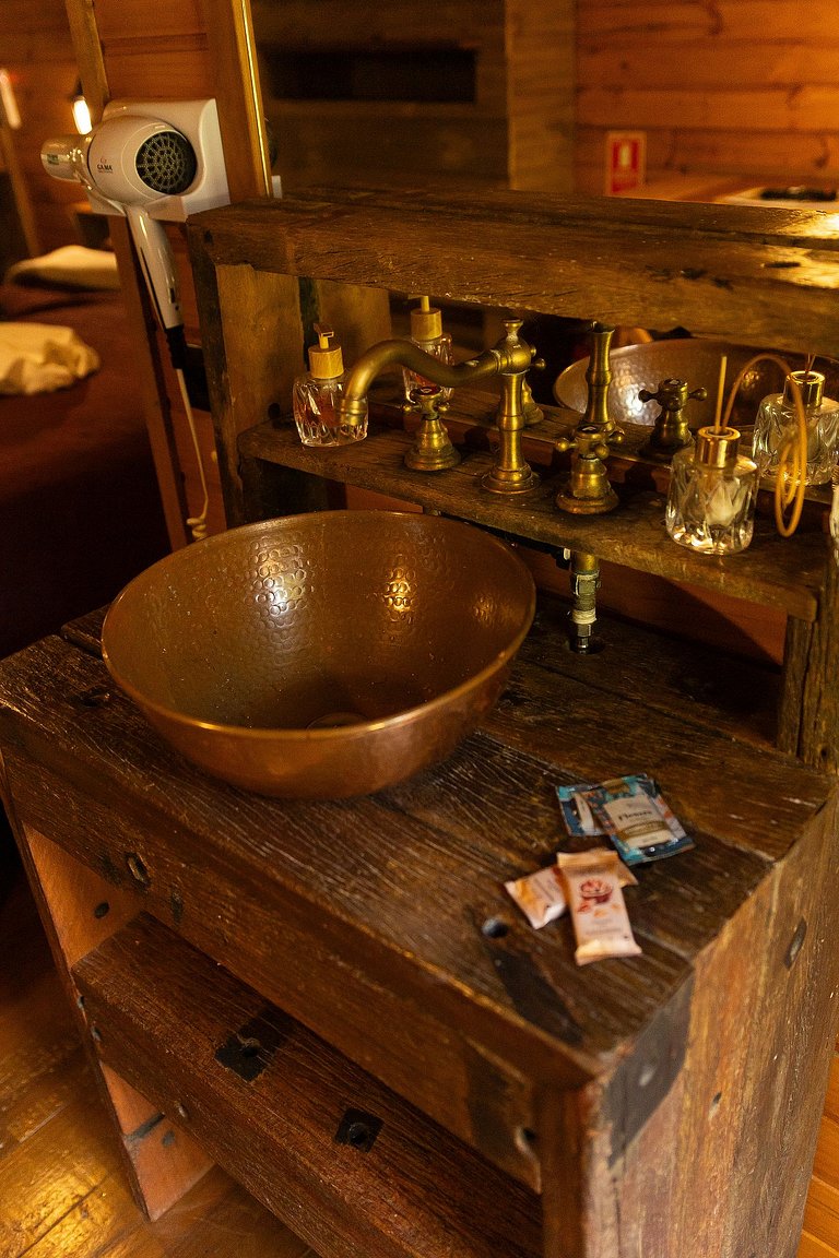 Cabana com hidromassagem interna e linda vista para mata | T