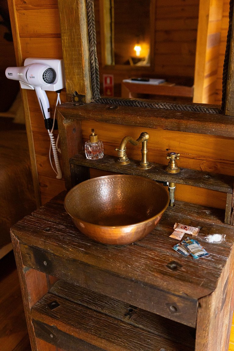 Cabana com hidromassagem interna e linda vista para mata | T