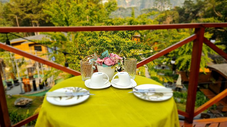 Cabana com hidromassagem no deck e linda vista para mata | T