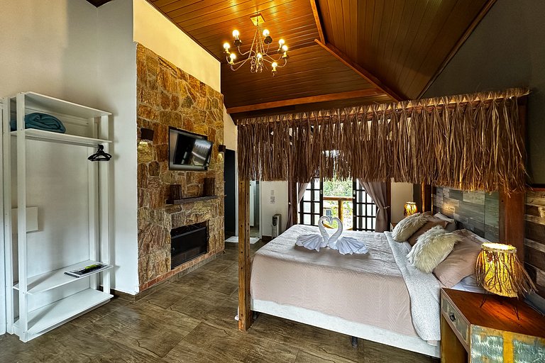 Chalé Pinho com lareira ecológica e varanda