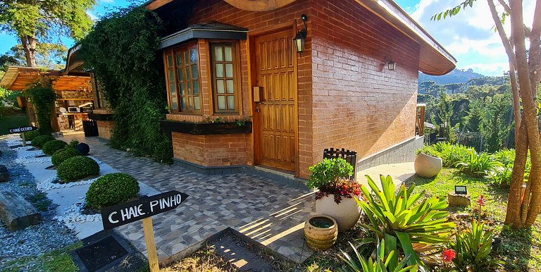 Chalé Pinho com lareira ecológica e varanda