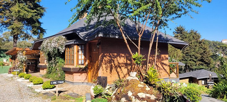 Chalé Pinho com lareira ecológica e varanda